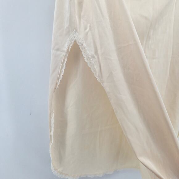 VTG Vanity Fair Cream Side Slit Lace Trim Slip Skirt Size MD Coquette Cottage - Picture 4 of 10